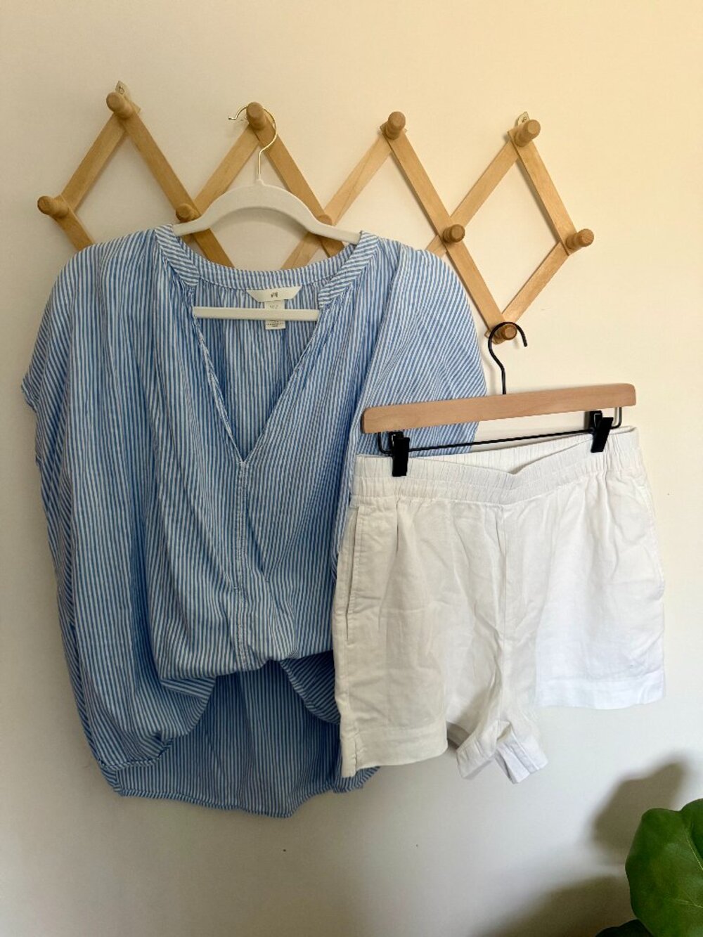 H&M Women's Blue and White Blouse
